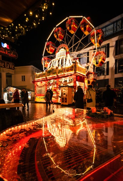 Foto van het reuzenrad op de kerstmarkt in Oldenburg